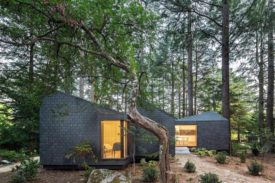 These small vacation cabins are made up of three modules that can be arranged in a variety of different ways to suit the site conditions. | www.facebook.com/SmallHouseBliss