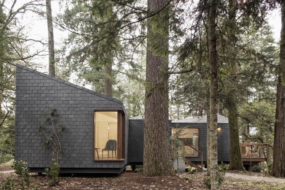 These small vacation cabins are made up of three modules that can be arranged in a variety of different ways to suit the site conditions. | www.facebook.com/SmallHouseBliss