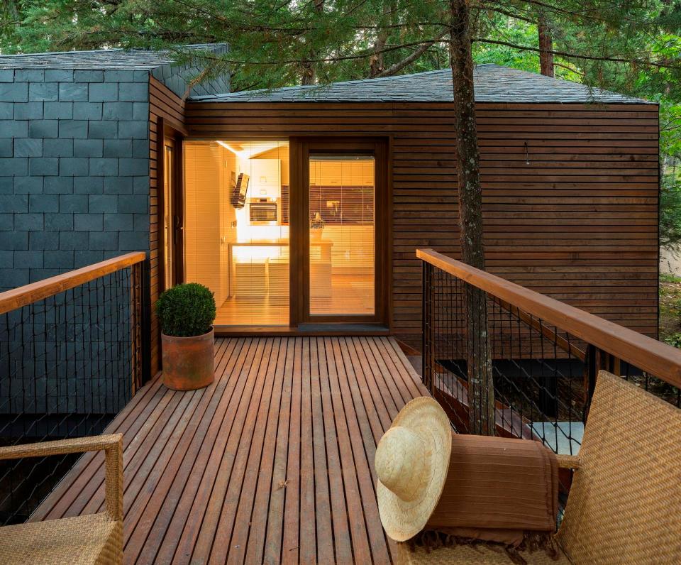 These small vacation cabins are made up of three modules that can be arranged in a variety of different ways to suit the site conditions. | www.facebook.com/SmallHouseBliss