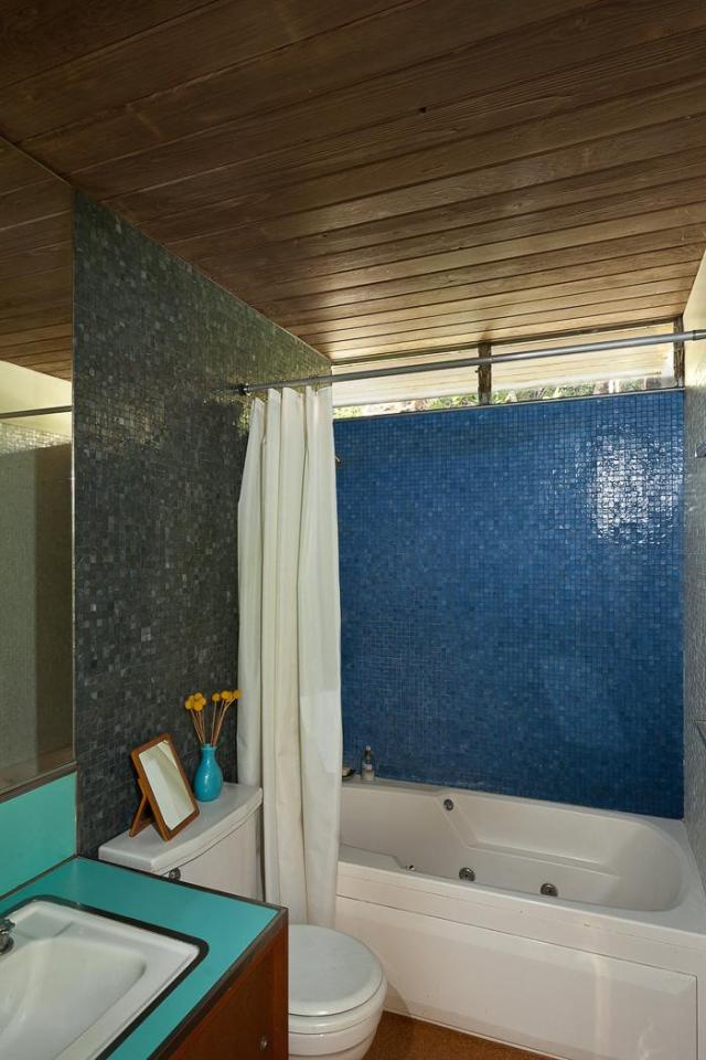 The Hailey Residence, a small mid-century modern house in Hollywood by architect Richard Neutra. | www.facebook.com/SmallHouseBliss