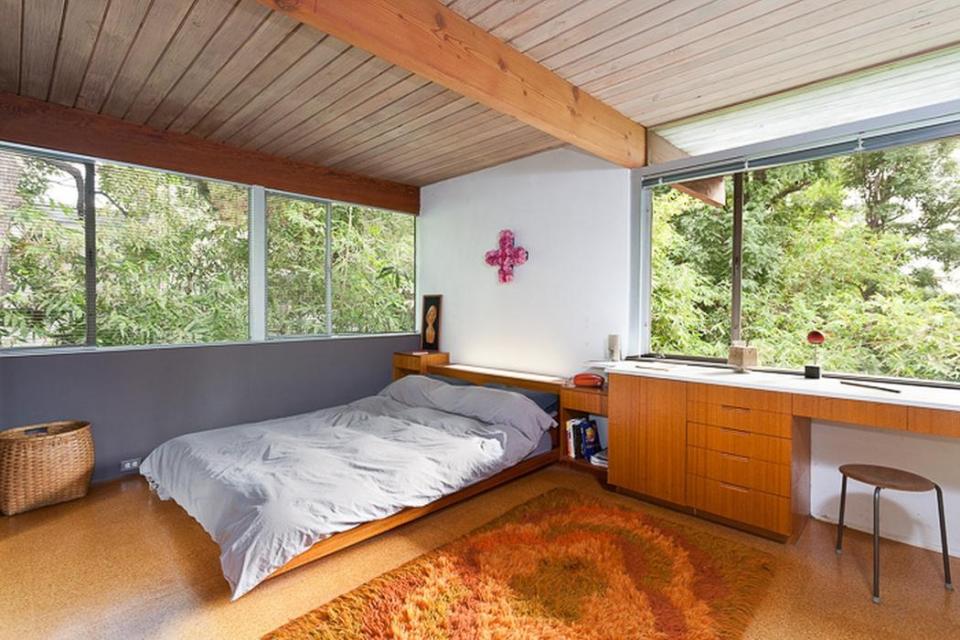 The Hailey Residence, a small mid-century modern house in Hollywood by architect Richard Neutra. | www.facebook.com/SmallHouseBliss