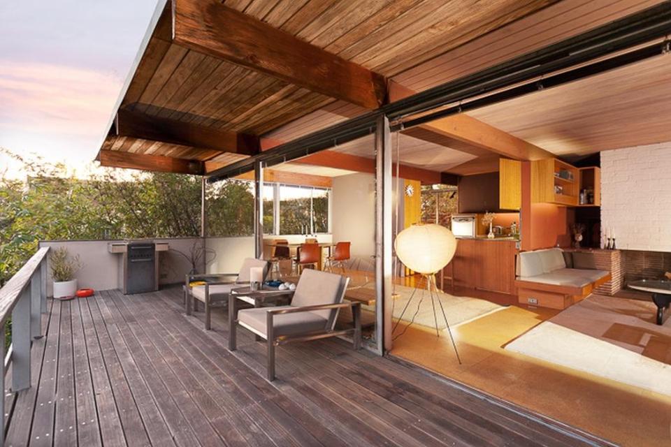 The Hailey Residence, a small mid-century modern house in Hollywood by architect Richard Neutra. | www.facebook.com/SmallHouseBliss