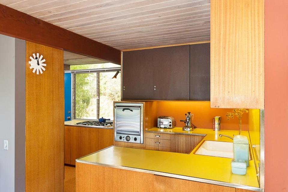 The Hailey Residence, a small mid-century modern house in Hollywood by architect Richard Neutra. | www.facebook.com/SmallHouseBliss