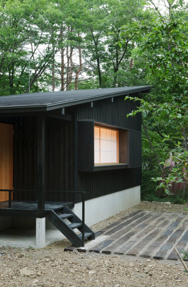 Habuka mountain retreat, a small timber-framed ski cabin in the Japanese Alps. It has 1 bedroom and a loft in 590 sq ft. | www.facebook.com/SmallHouseBliss