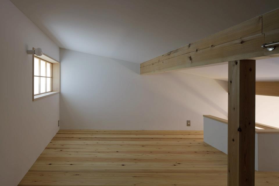 Habuka mountain retreat, a small timber-framed ski cabin in the Japanese Alps. It has 1 bedroom and a loft in 590 sq ft. | www.facebook.com/SmallHouseBliss