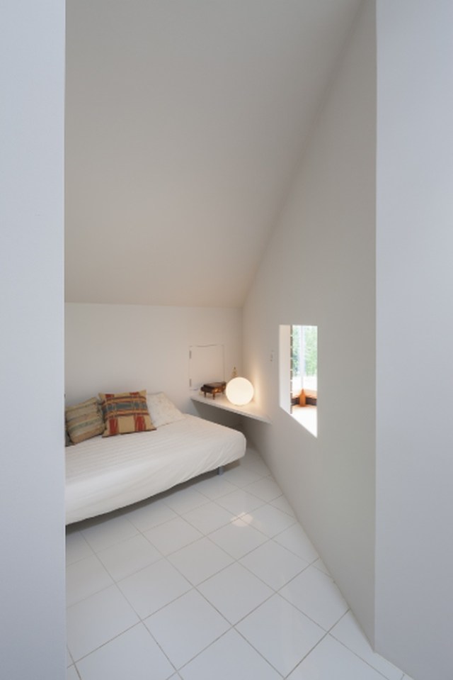 The Skyward House doesn't look too out of the ordinary from the outside but has a dynamic and surprising interior. It has one bedroom in 722 sq ft. | www.facebook.com/SmallHouseBliss