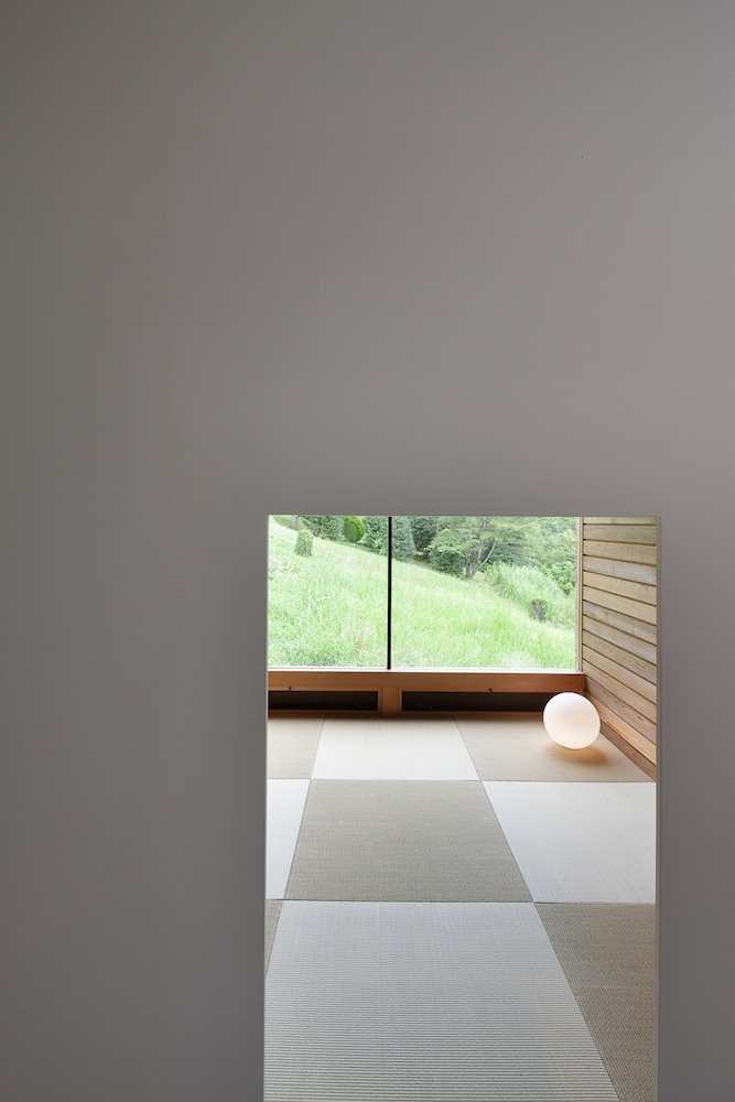 The Skyward House doesn't look too out of the ordinary from the outside but has a dynamic and surprising interior. It has one bedroom in 722 sq ft. | www.facebook.com/SmallHouseBliss