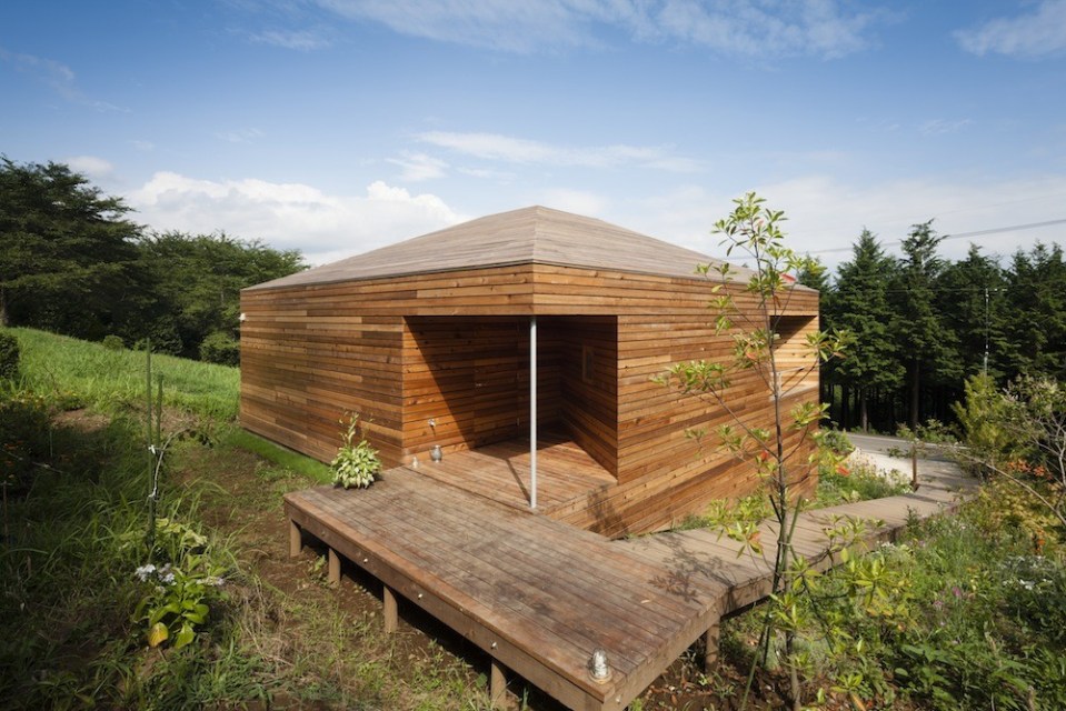 The Skyward House doesn't look too out of the ordinary from the outside but has a dynamic and surprising interior. It has one bedroom in 722 sq ft. | www.facebook.com/SmallHouseBliss