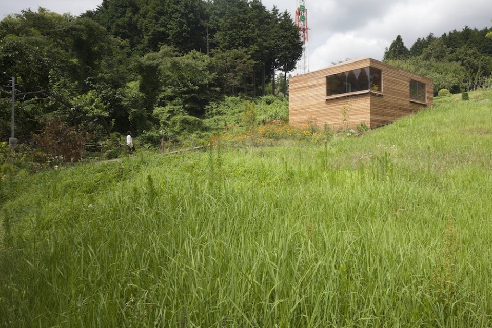 The Skyward House doesn't look too out of the ordinary from the outside but has a dynamic and surprising interior. It has one bedroom in 722 sq ft. | www.facebook.com/SmallHouseBliss