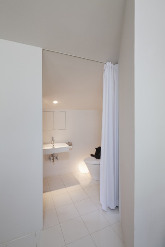 The Skyward House doesn't look too out of the ordinary from the outside but has a dynamic and surprising interior. It has one bedroom in 722 sq ft. | www.facebook.com/SmallHouseBliss