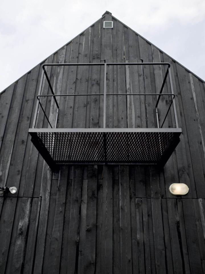 VolgaDacha, a small vacation house by Bureau BERNASKONI