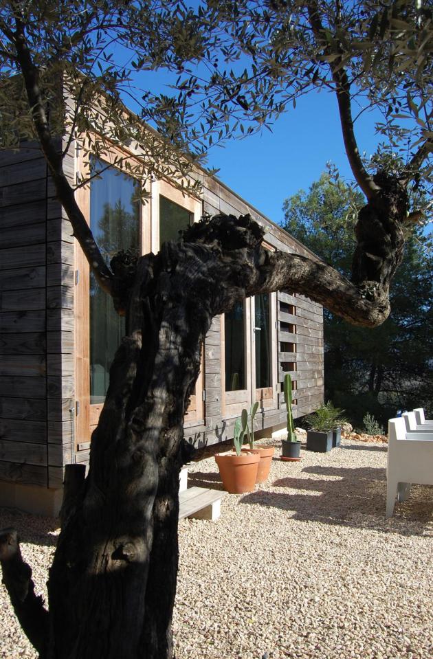 A prototype prefab house in Spain with two bedrooms in 550 sq ft. | www.facebook.com/SmallHouseBliss