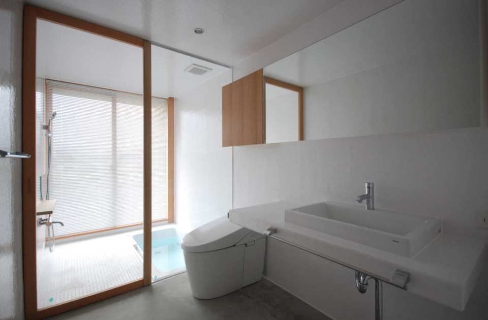 This modern version of the traditional Japanese courtyard house has two bedrooms in 534 sq ft. | www.facebook.com/SmallHouseBliss