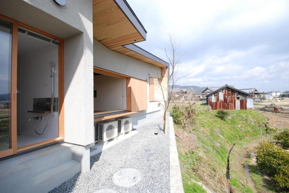 This modern version of the traditional Japanese courtyard house has two bedrooms in 534 sq ft. | www.facebook.com/SmallHouseBliss