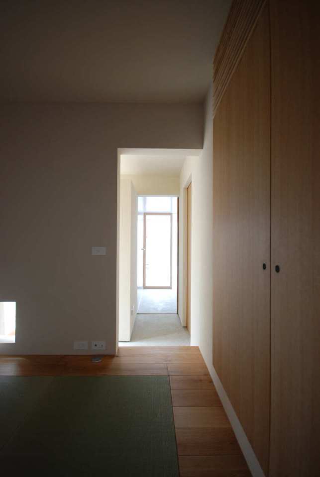 This modern version of the traditional Japanese courtyard house has two bedrooms in 534 sq ft. | www.facebook.com/SmallHouseBliss