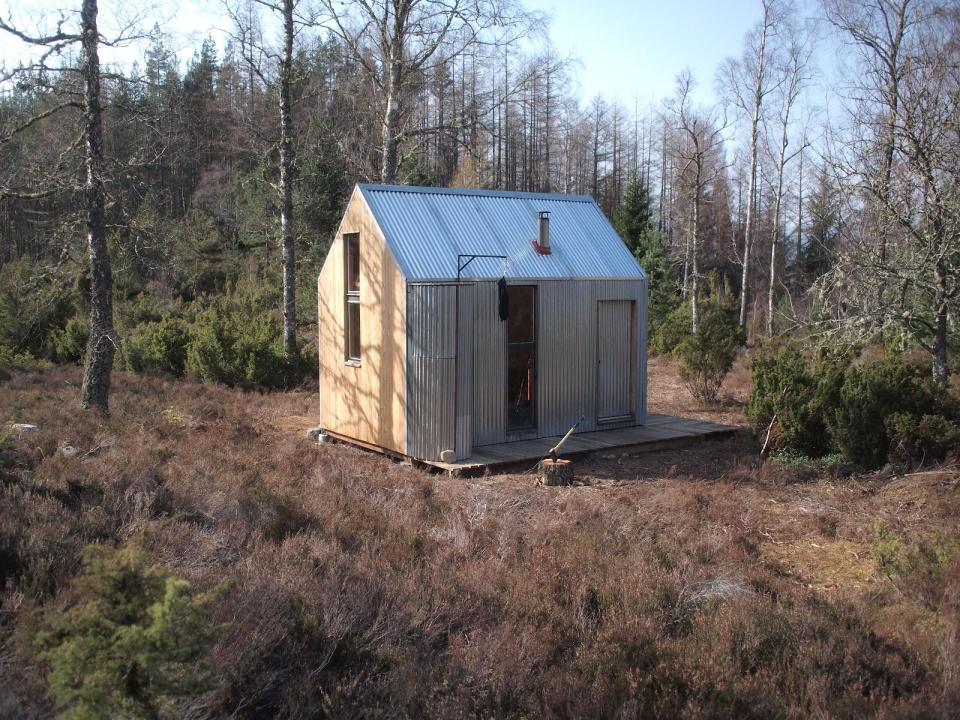The Inshriach Bothy, a tiny artist residency studio off the grid in the Scottish Highlands. | www.facebook.com/SmallHouseBliss