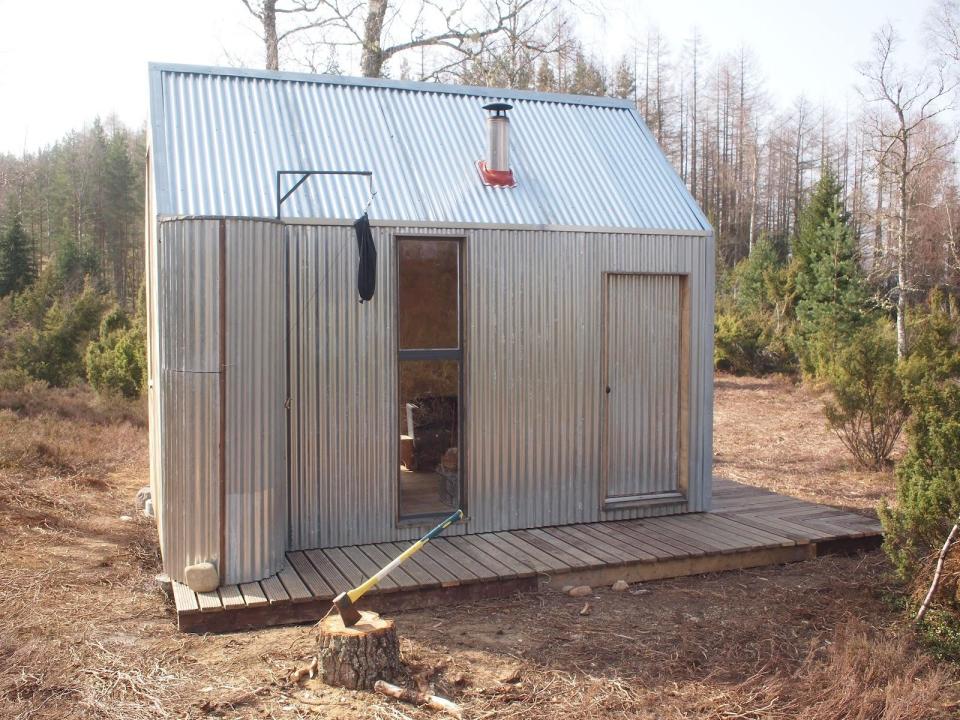 The Inshriach Bothy, a tiny artist residency studio off the grid in the Scottish Highlands. | www.facebook.com/SmallHouseBliss
