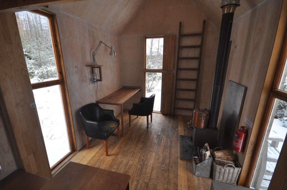 The Inshriach Bothy, a tiny artist residency studio off the grid in the Scottish Highlands. | www.facebook.com/SmallHouseBliss