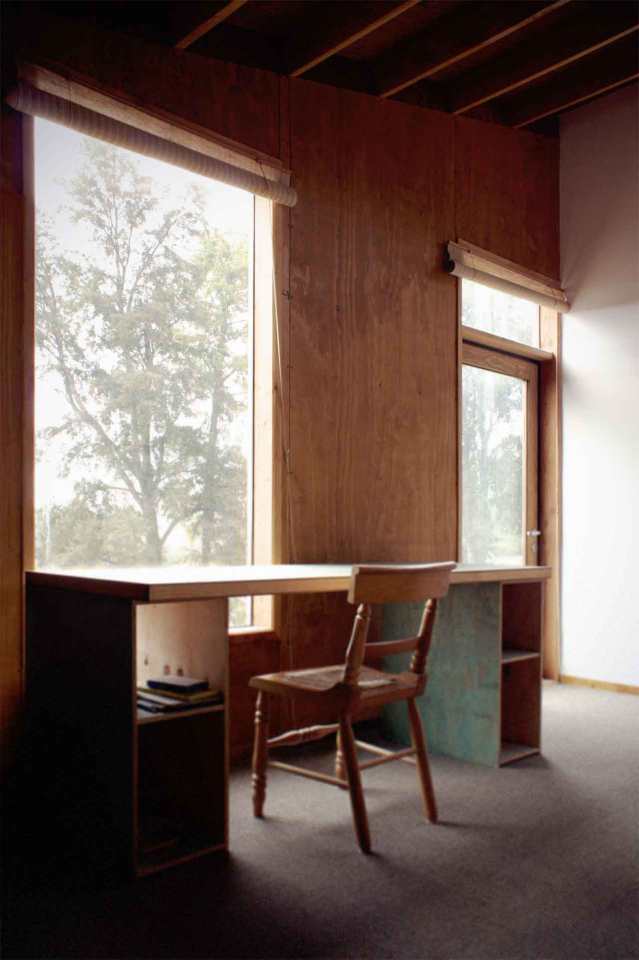 Casa en los Guindos, a small modern house in Chile. It has two bedrooms and a study in 1,399 sq ft. | www.facebook.com/SmallHouseBliss