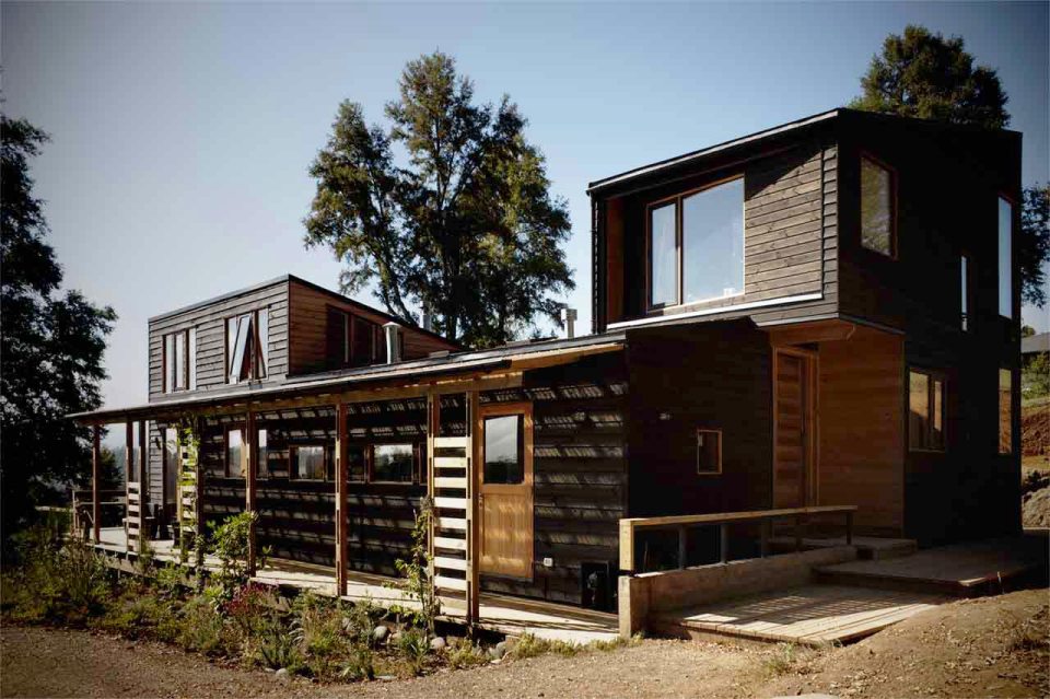 Casa en los Guindos, a small modern house in Chile. It has two bedrooms and a study in 1,399 sq ft. | www.facebook.com/SmallHouseBliss