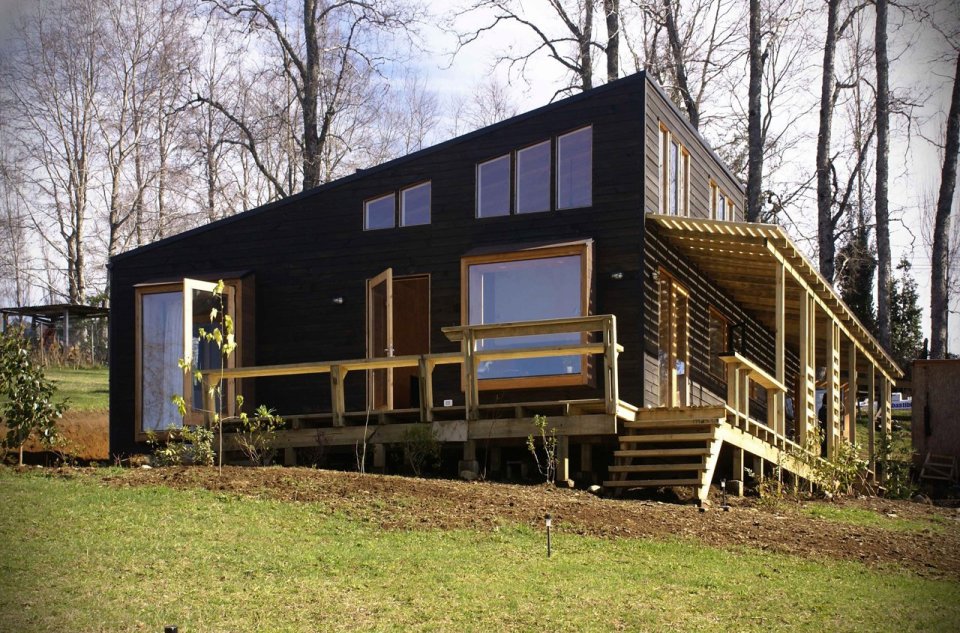 Casa en los Guindos, a small modern house in Chile. It has two bedrooms and a study in 1,399 sq ft. | www.facebook.com/SmallHouseBliss