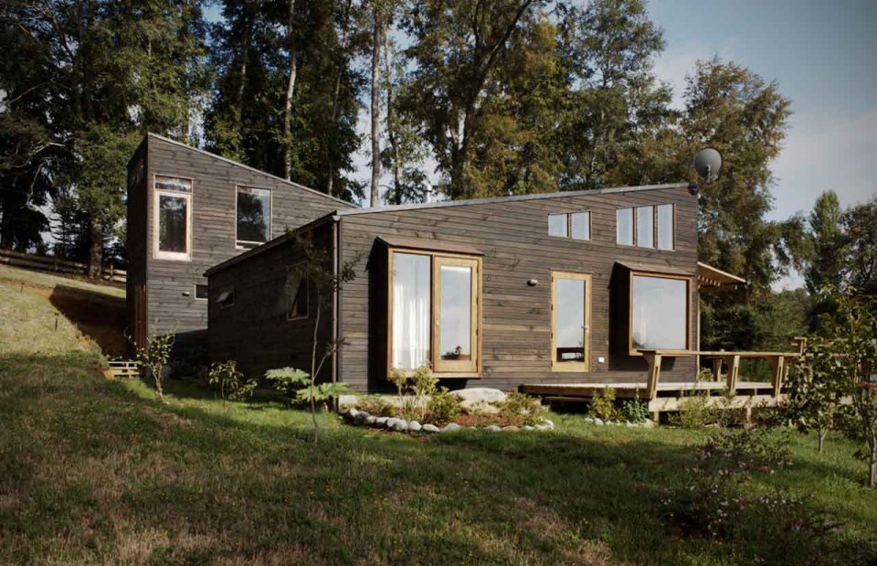 Casa en los Guindos, a small modern house in Chile. It has two bedrooms and a study in 1,399 sq ft. | www.facebook.com/SmallHouseBliss