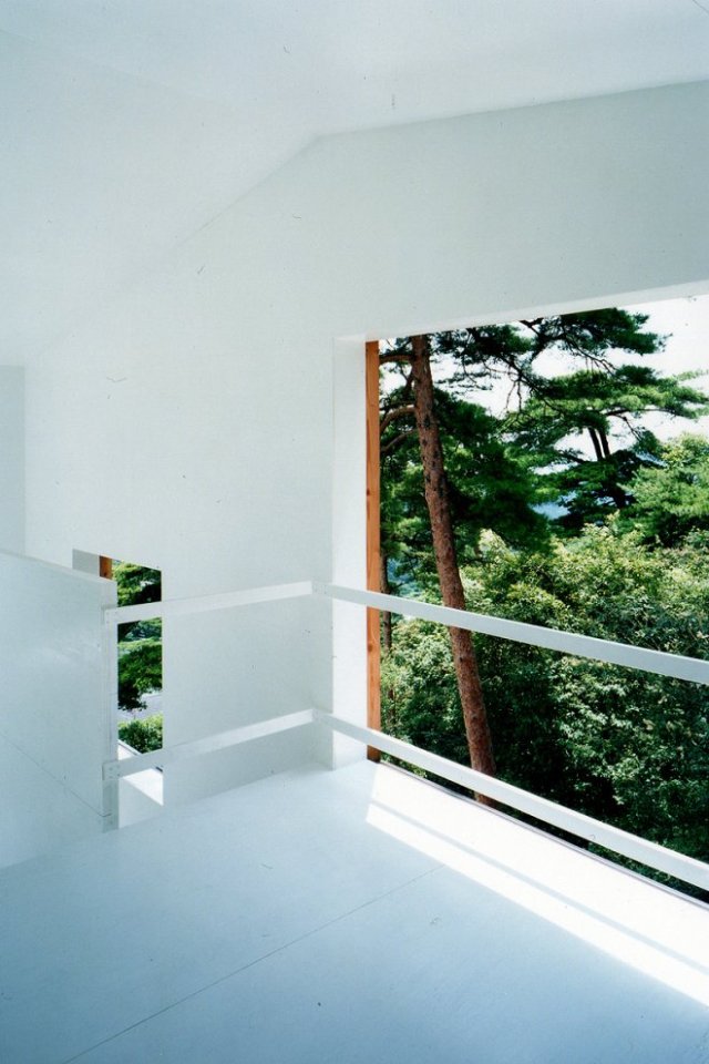 House On a Mountainside, a small house by Keiichi Hayashi