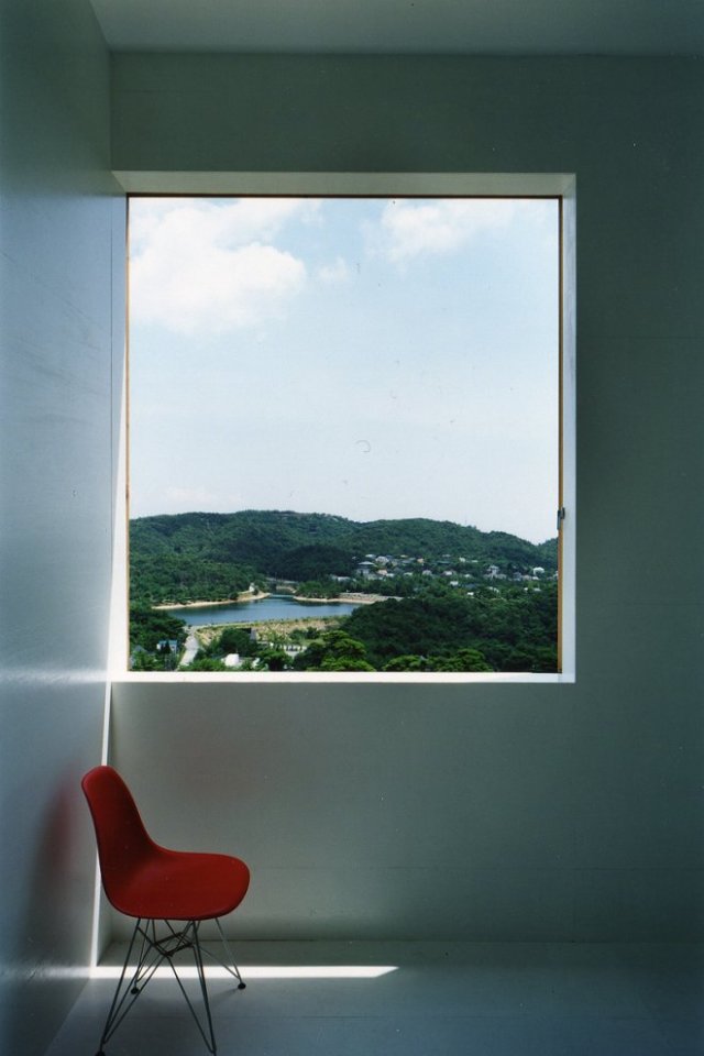 House On a Mountainside, a small house by Keiichi Hayashi