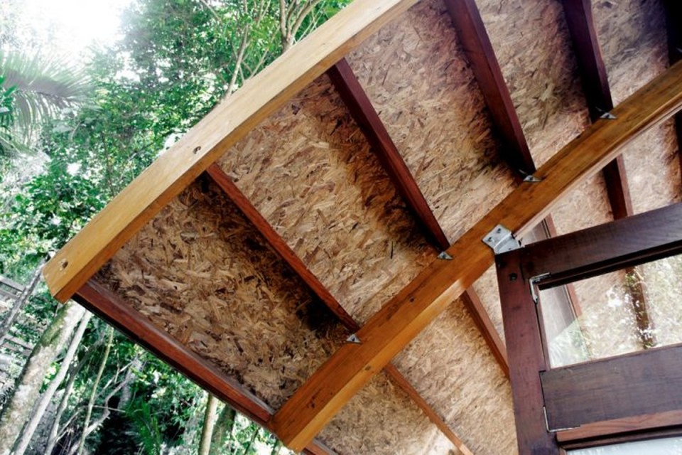 Casa da Praia do Félix, a small tropical beach house in Brazil. | www.facebook.com/SmallHouseBliss