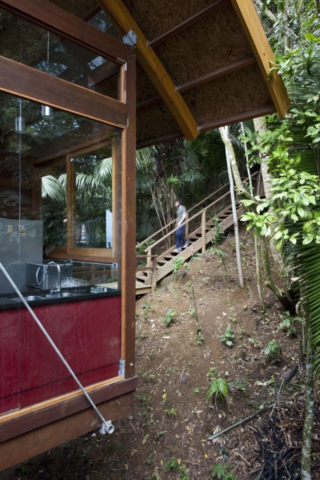 Casa da Praia do Félix, a small tropical beach house in Brazil. | www.facebook.com/SmallHouseBliss