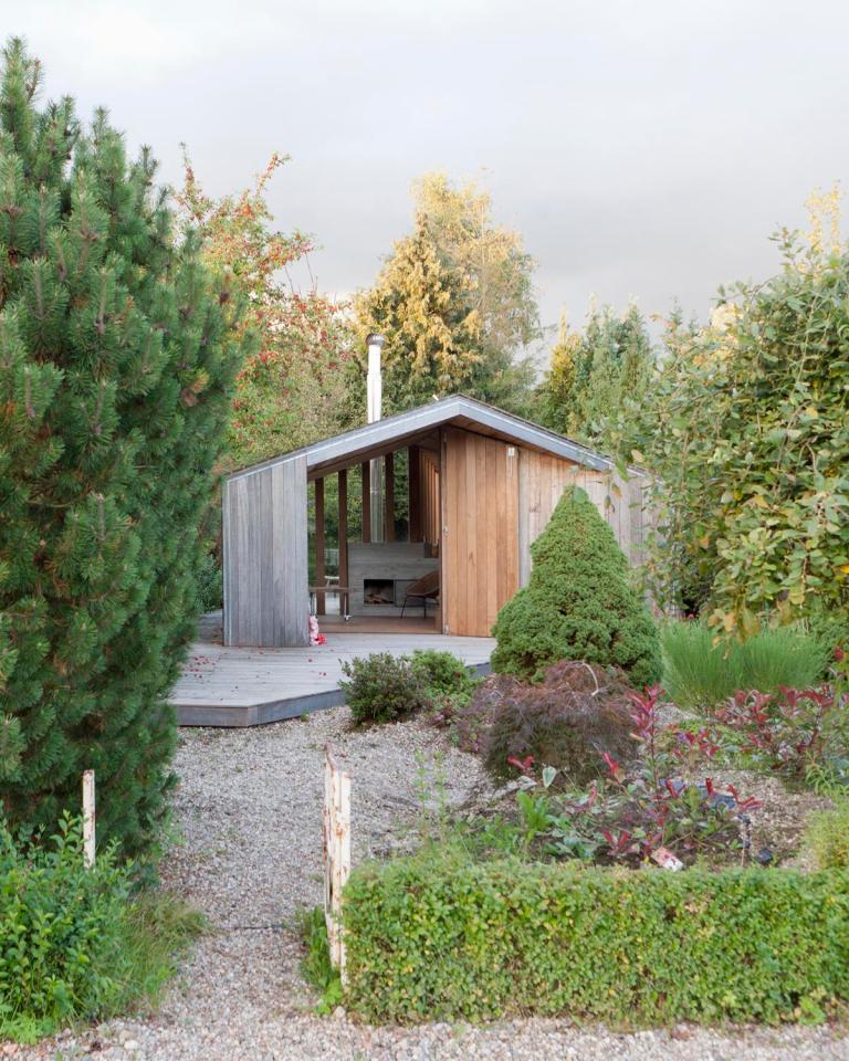 The tiny Poplar Garden House by Onix