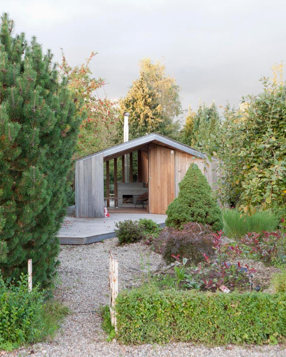 The tiny Poplar Garden House by Onix