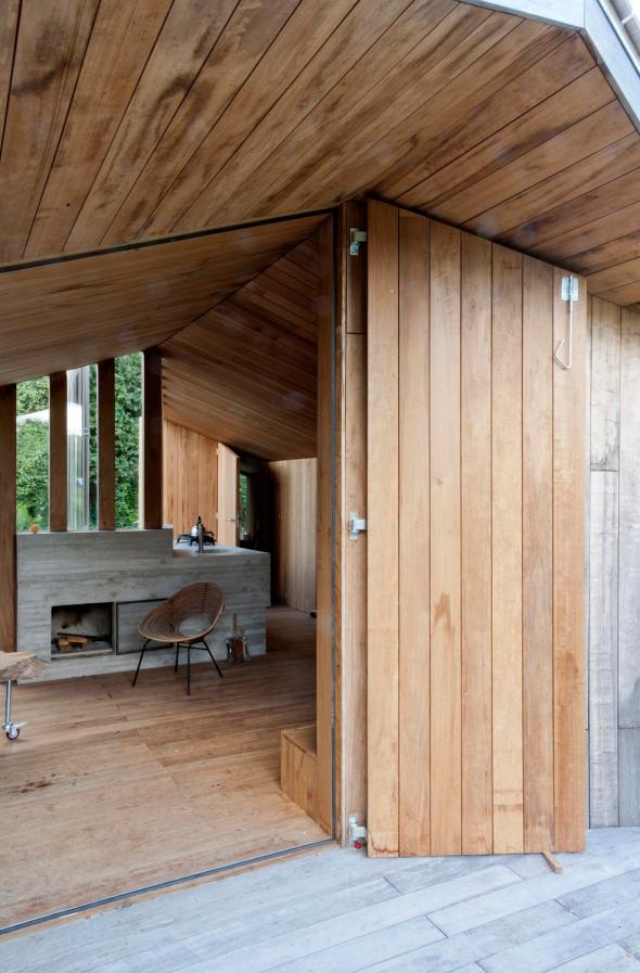 the tiny Poplar Garden House by Onix