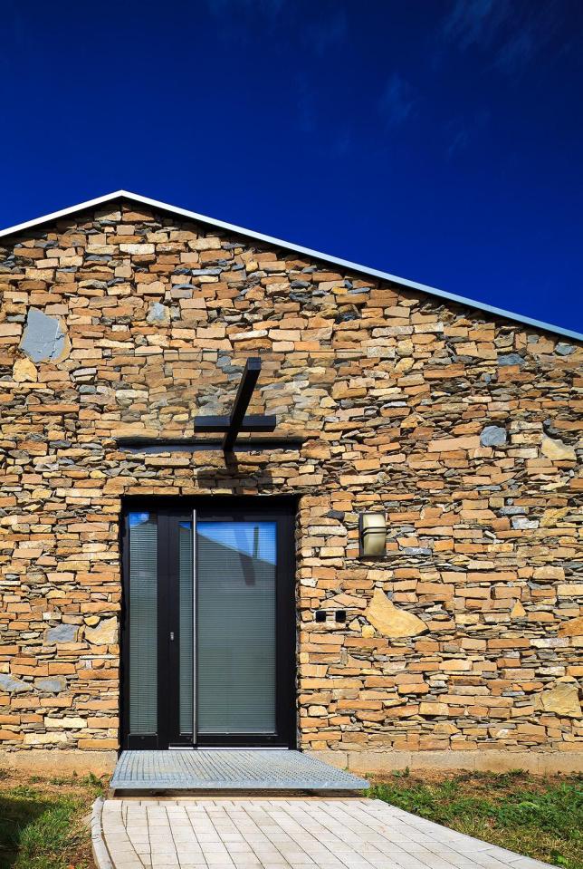 Otio, a small stone cottage by Sebastian Nagy