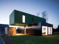 Crossbox is a modern modular house with cantilevered upper floor. It has 3 bedrooms in 1,119 sq ft. | www.facebook.com/SmallHouseBliss