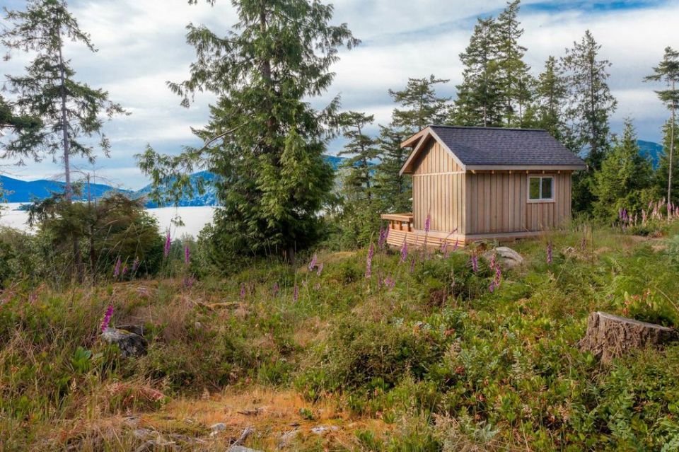 Gambier Island Tiny Getaway Cabin