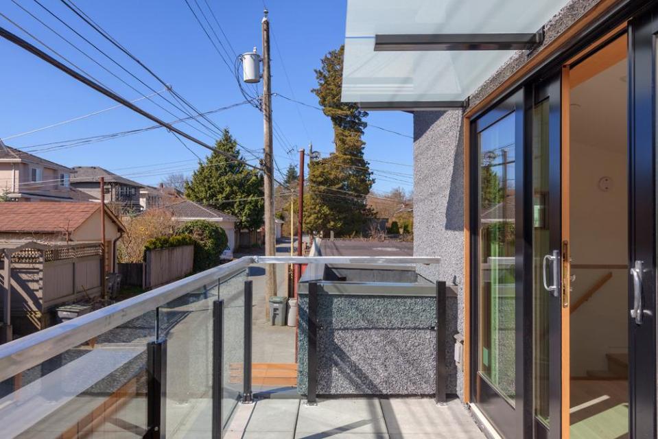 A 580 sq ft laneway house with sustainable design features by Lanefab Design/Build | www.facebook.com/SmallHouseBliss