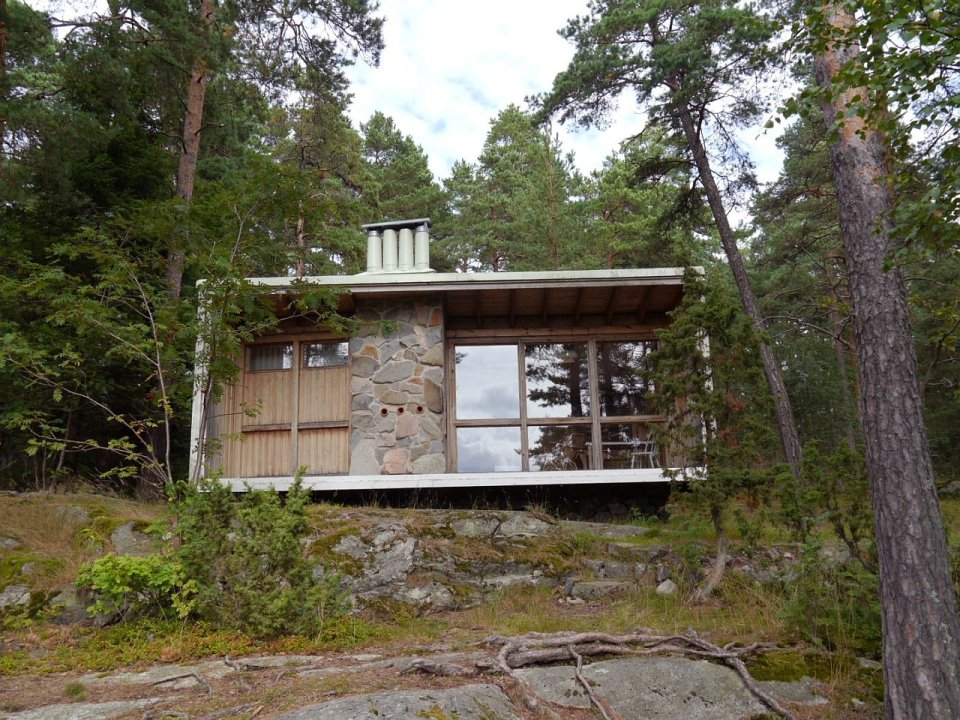 The Box, the 215 sq ft house built by architect Ralph Erskine for his family of four. | www.facebook.com/SmallHouseBliss