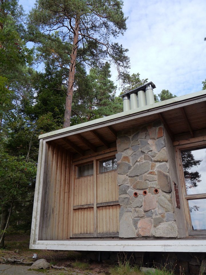 The Box, the 215 sq ft house architect Ralph Erskine built for his family of four | www.facebook.com/SmallHouseBliss
