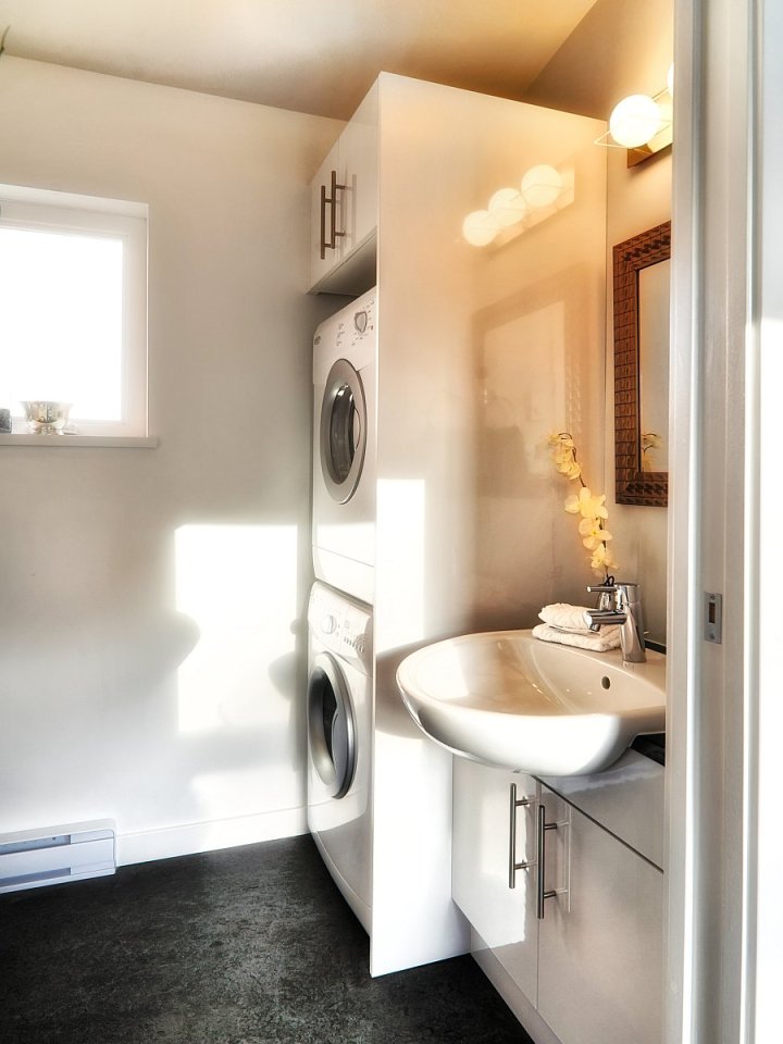 Studio37, a modern prefab cottage designed to be wheelchair accessible. It has one bedroom in 400 sq ft. | www.facebook.com/SmallHouseBliss