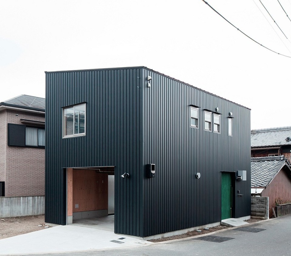 Danchi Hutch by Yoshihiro Yamamoto Architects [see all 11 images at www.smallhousebliss.com]