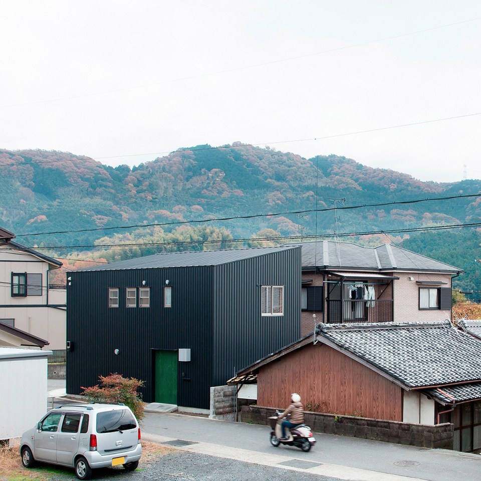 Danchi Hutch by Yoshihiro Yamamoto Architects [see all 11 images at www.smallhousebliss.com]