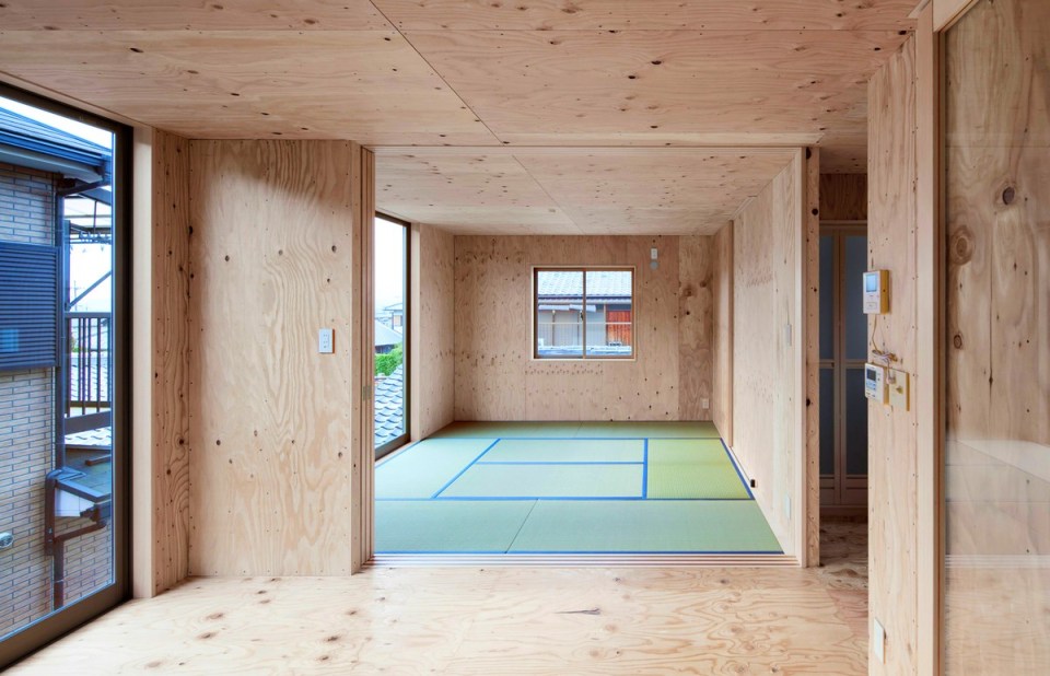 Danchi Hutch by Yoshihiro Yamamoto Architects [see all 11 images at www.smallhousebliss.com]