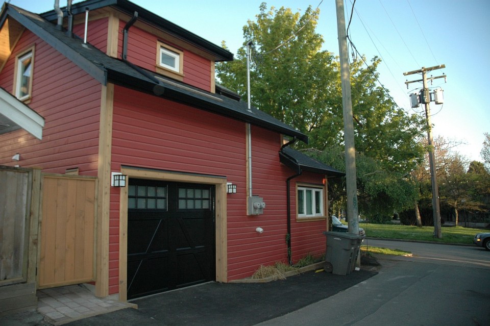 Scott and Tania's 485 sq ft laneway house by Architrix Design Studio | www.facebook.com/SmallHouseBliss
