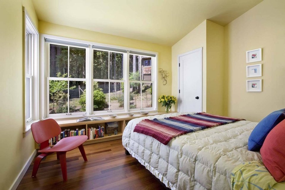 A woodsy cottage by architect Cathy Schwabe with 2 bedrooms in 840 sq ft | www.facebook.com/SmallHouseBliss
