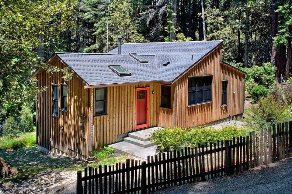 A woodsy cottage by architect Cathy Schwabe with 2 bedrooms in 840 sq ft | www.facebook.com/SmallHouseBliss