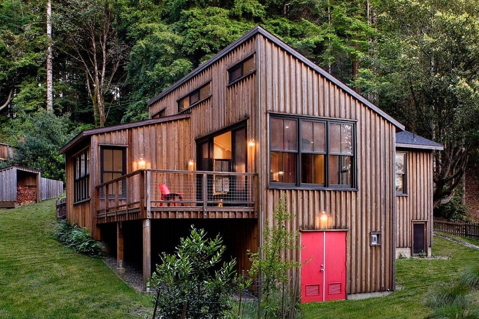A woodsy cottage by architect Cathy Schwabe with 2 bedrooms in 840 sq ft | www.facebook.com/SmallHouseBliss