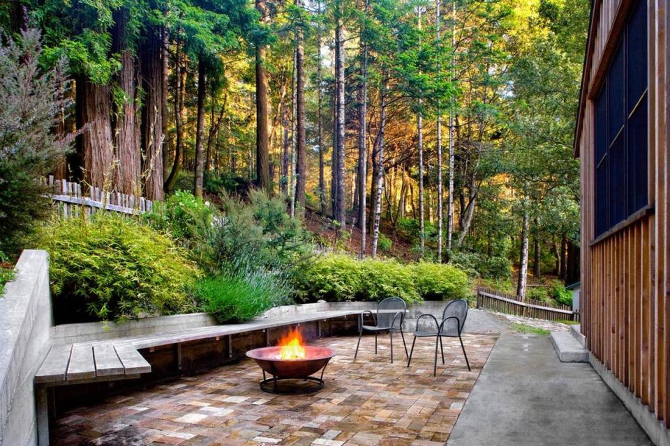 A woodsy cottage by architect Cathy Schwabe with 2 bedrooms in 840 sq ft | www.facebook.com/SmallHouseBliss