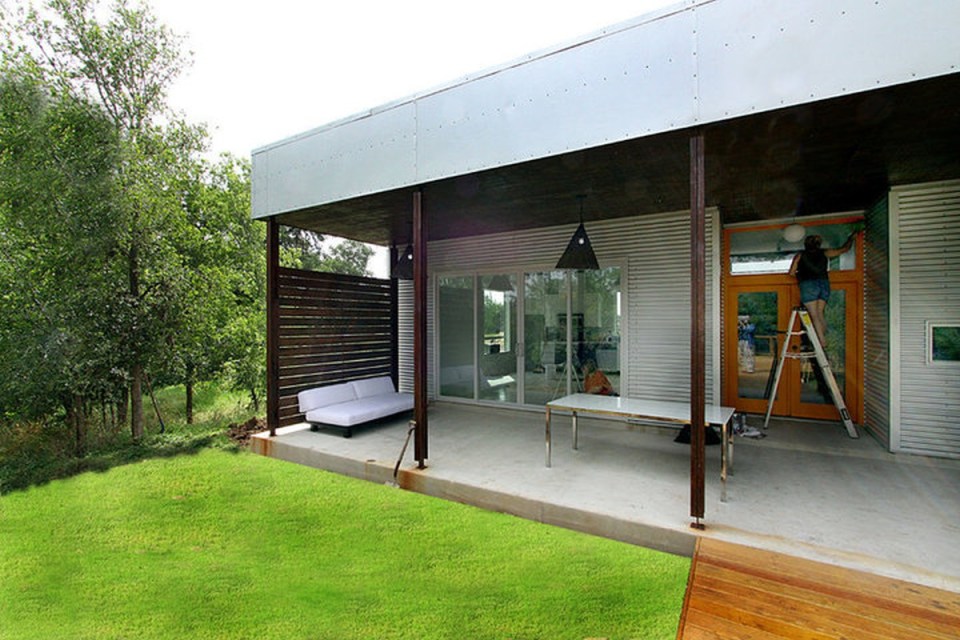 The Pivot Pad, a low-cost modern dwelling with 2 bedrooms in 1,000 sq ft | www.facebook.com/SmallHouseBliss