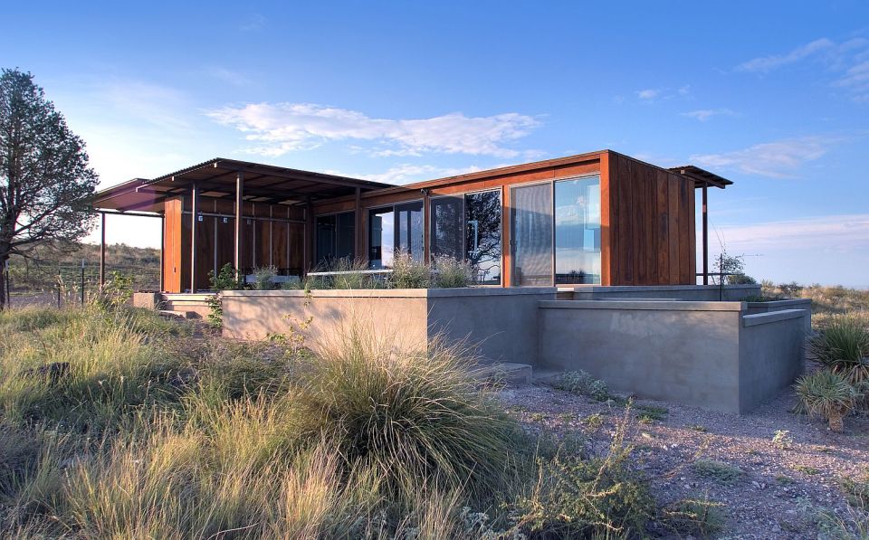 The Marfa weeHouse, a compact but luxurious desert retreat. The modern prefab has a 440 sq ft studio floor plan. | www.facebook.com/SmallHouseBliss